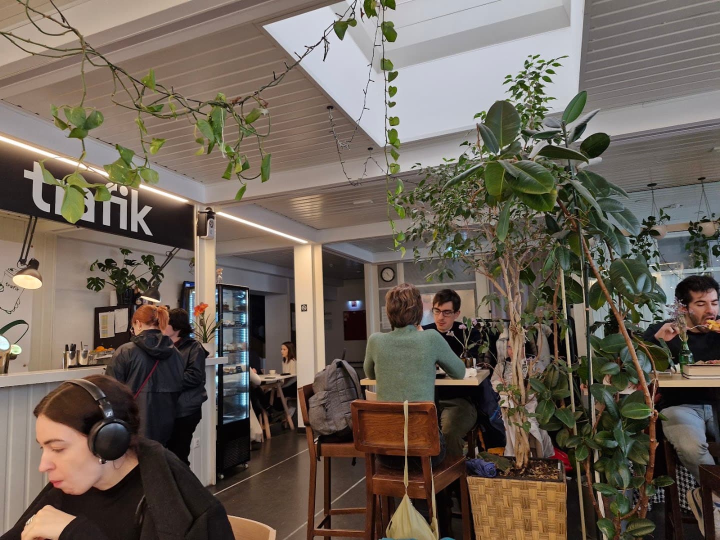 Trafik kávézó és reggeliző specialty coffee shop in Budapest - photo 7