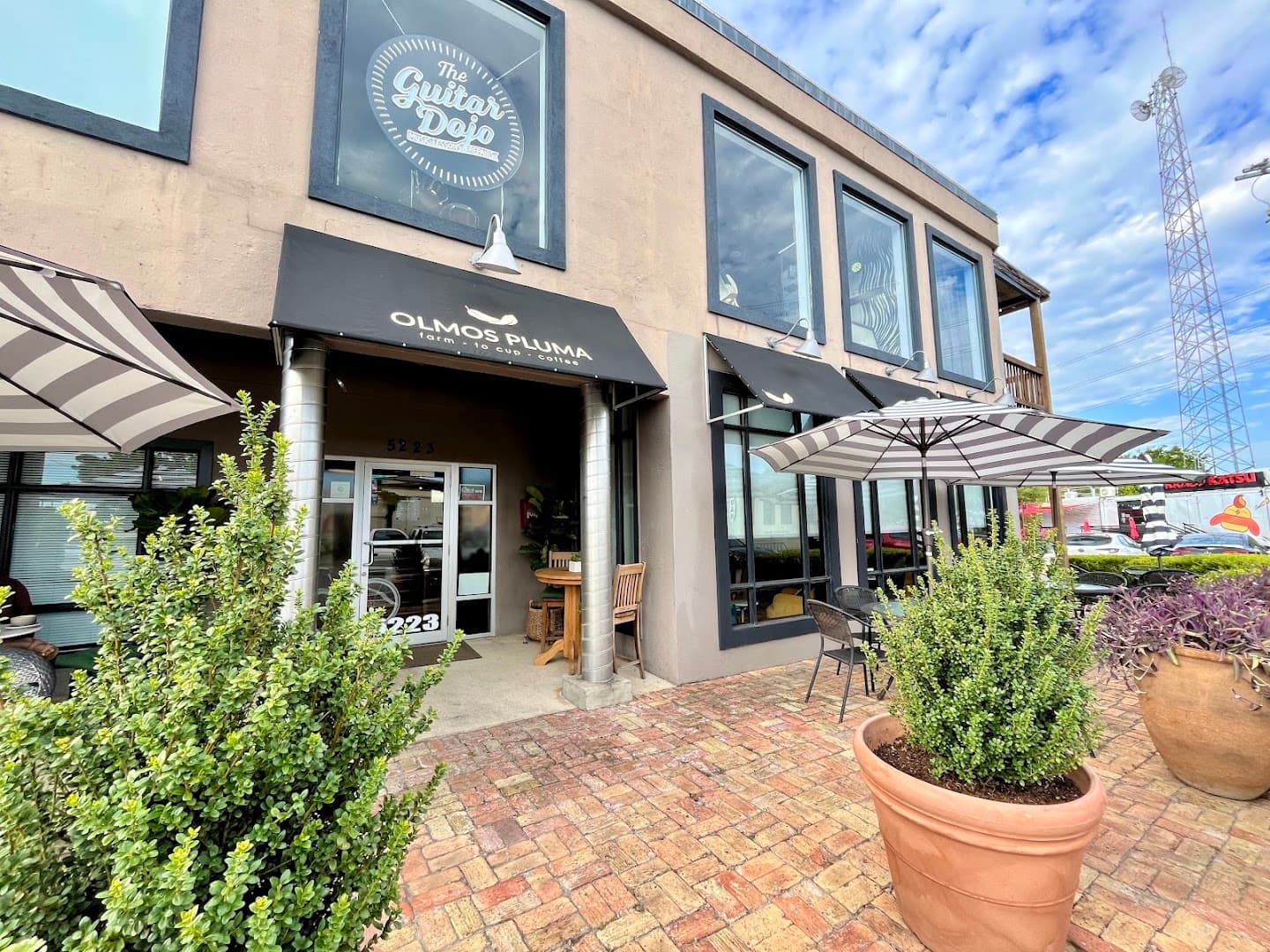 Olmos Pluma - specialty coffee shop in Uptown Central