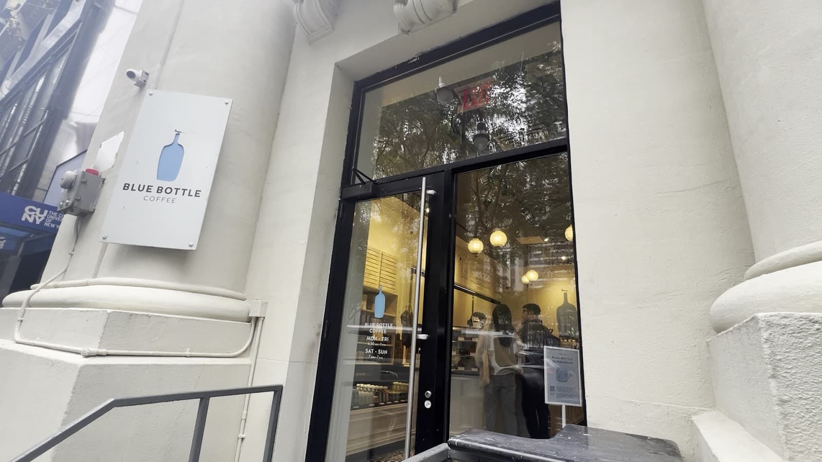 Blue Bottle Coffee specialty coffee shop in New York - photo 3