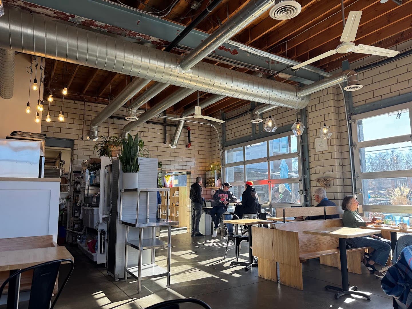 Rivers and Roads Coffee specialty coffee shop in Denver - photo 4