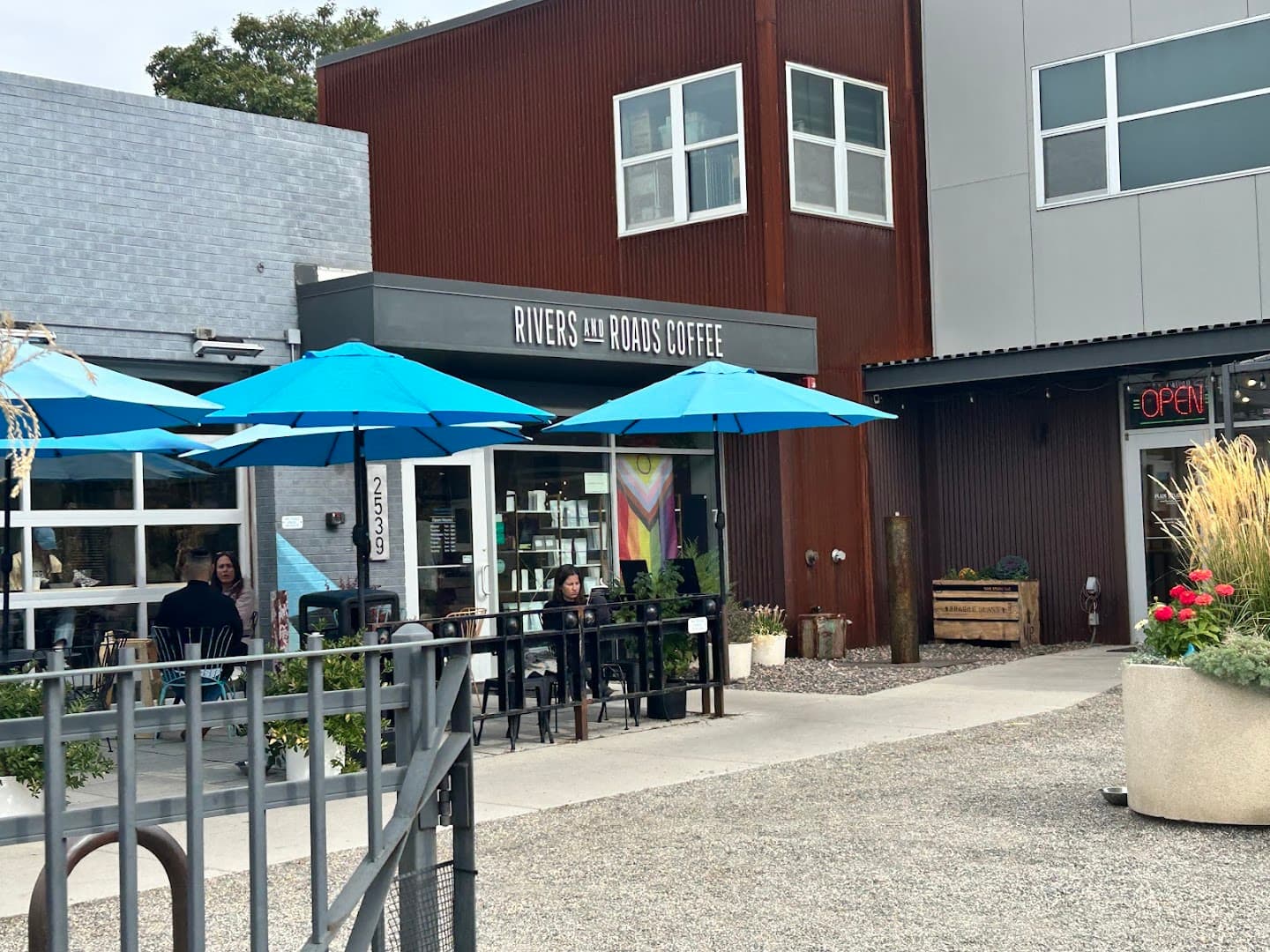 Rivers and Roads Coffee specialty coffee shop in Denver - photo 5