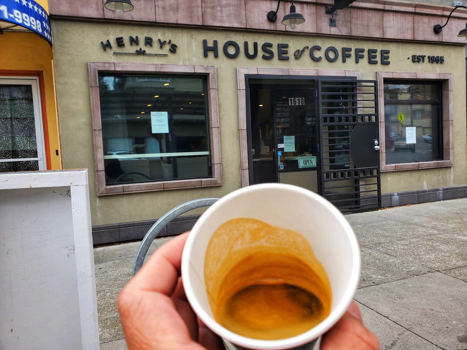 Henry's House of Coffee specialty coffee shop in San Francisco - photo 14