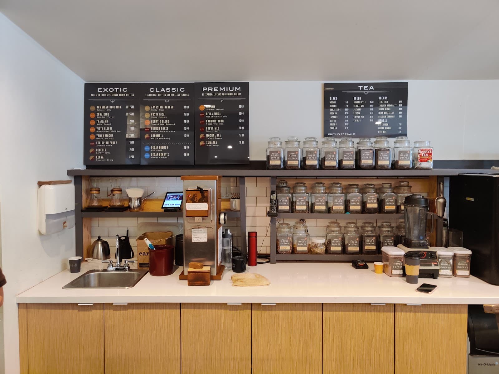 Henry's House of Coffee - specialty coffee shop in Outer Sunset