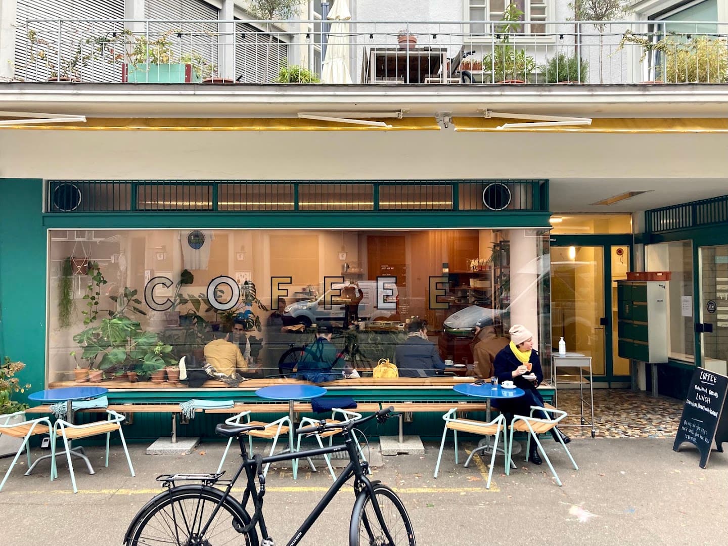 Storefront of Tuttee Fruttee Coffee, specialty coffee shop in Zurich