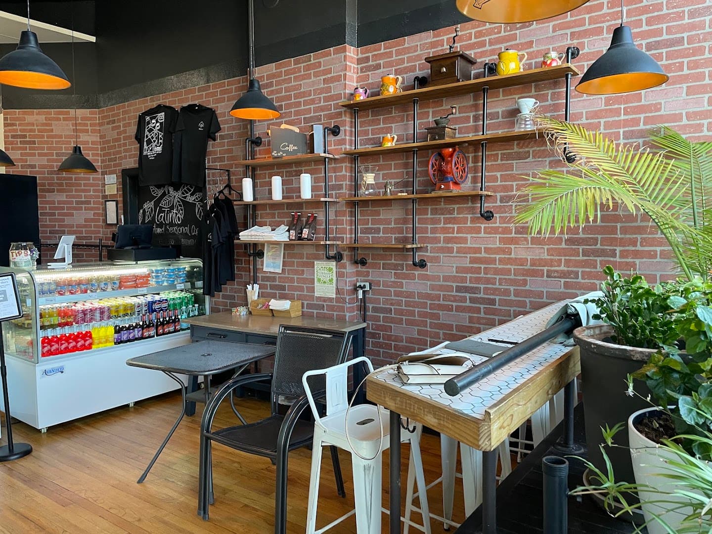 LaTinto Café - specialty coffee shop in Overland