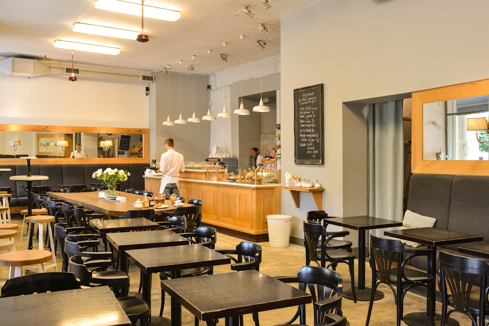 Charlotte plac Zbawiciela - specialty coffee shop in Warsaw