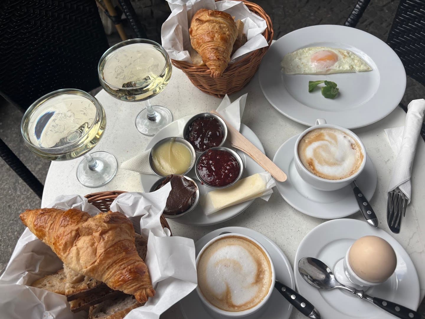 Coffee at Charlotte plac Zbawiciela, specialty coffee shop in Warsaw
