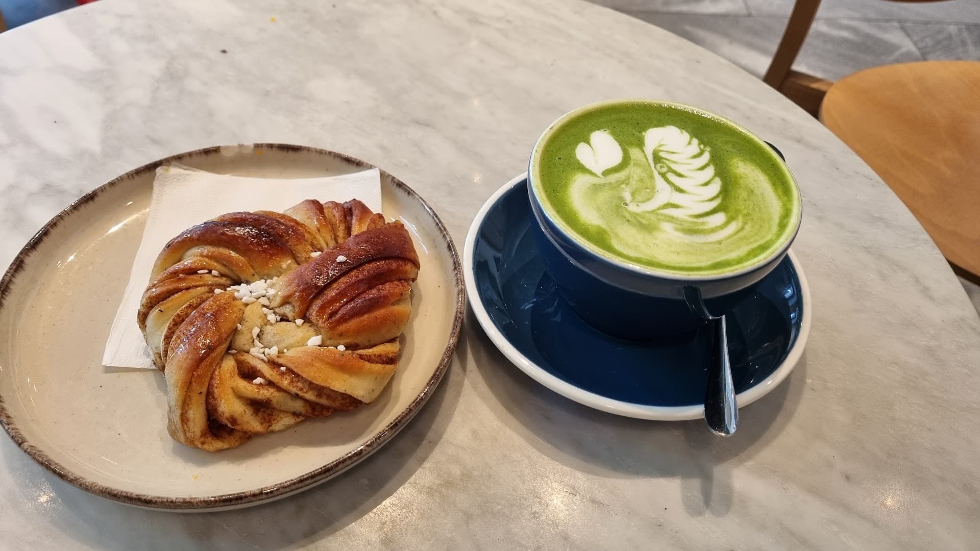 Läget Pékség specialty coffee shop in Budapest - photo 8