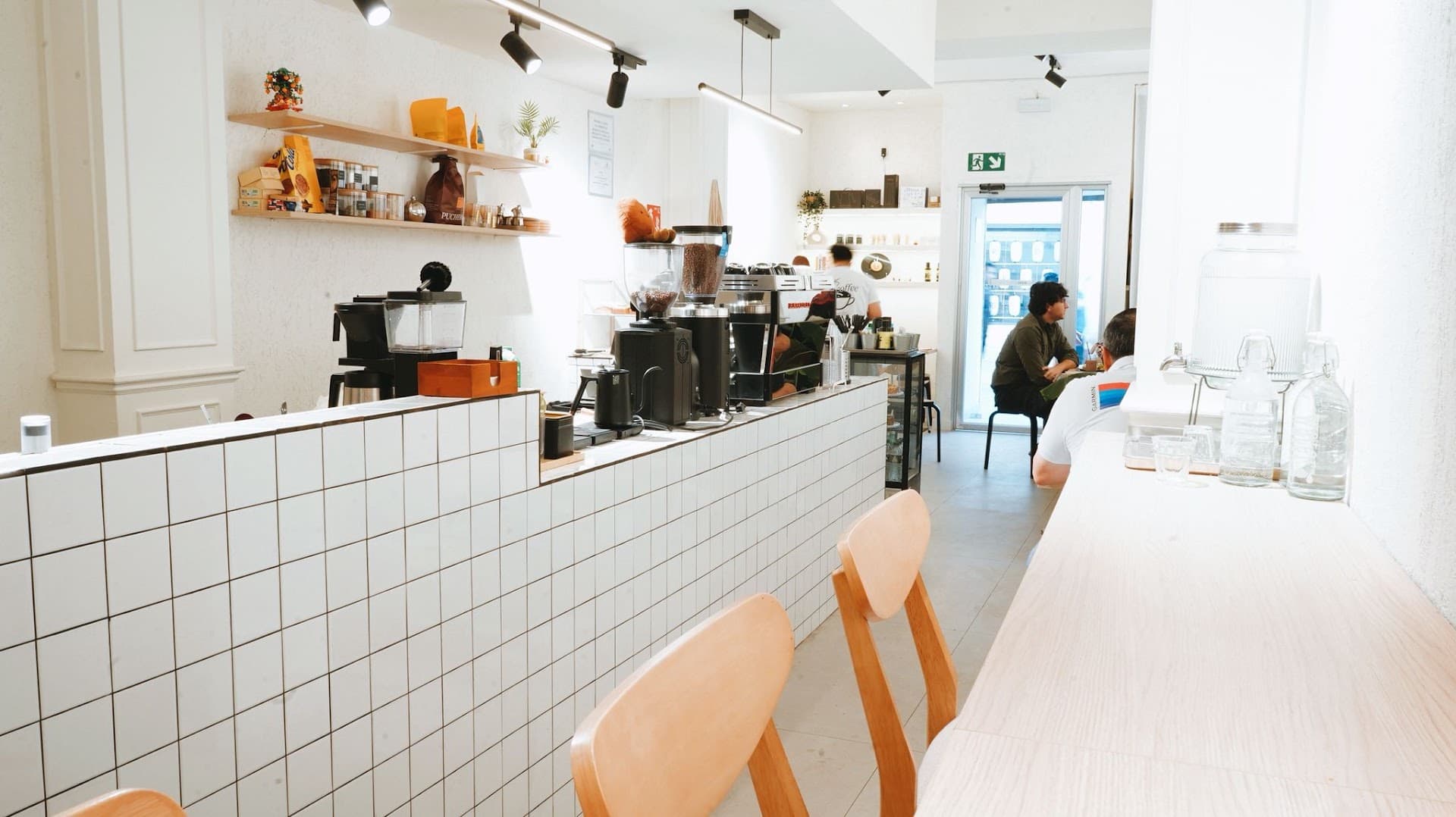 Oways Cafe - specialty coffee shop in Madrid