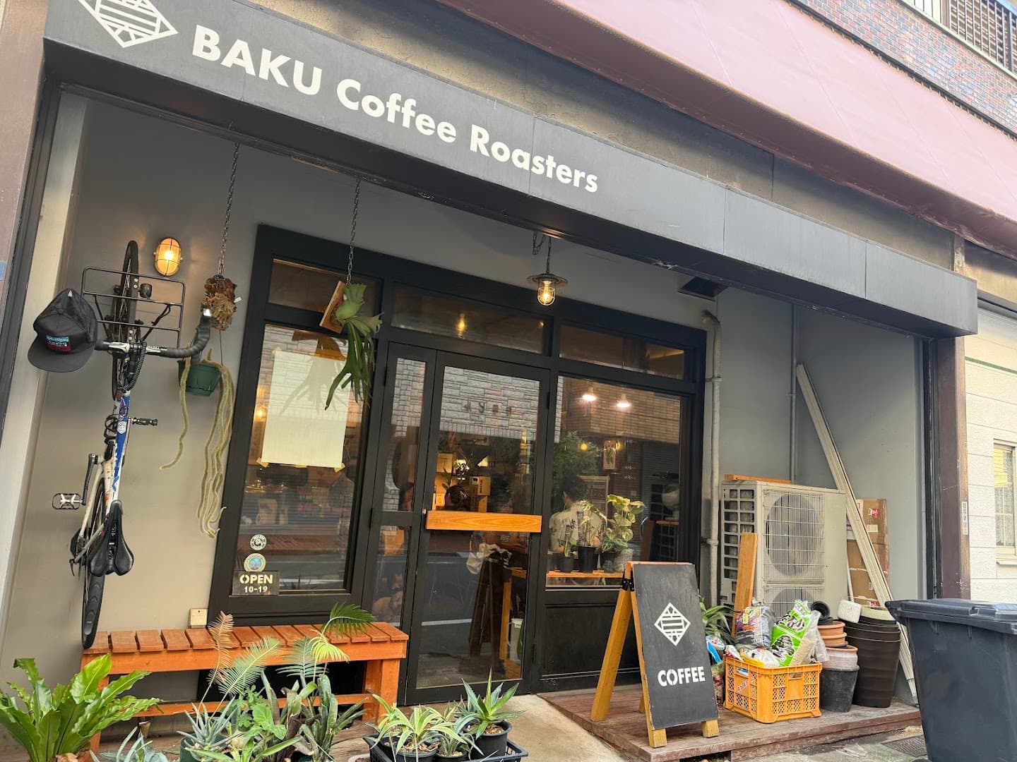 Storefront of BAKU Coffee Roasters 莫珈琲焙煎所, specialty coffee shop in Tokyo