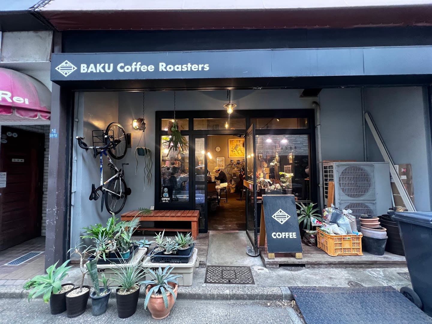 Storefront of BAKU Coffee Roasters 莫珈琲焙煎所, specialty coffee shop in Tokyo