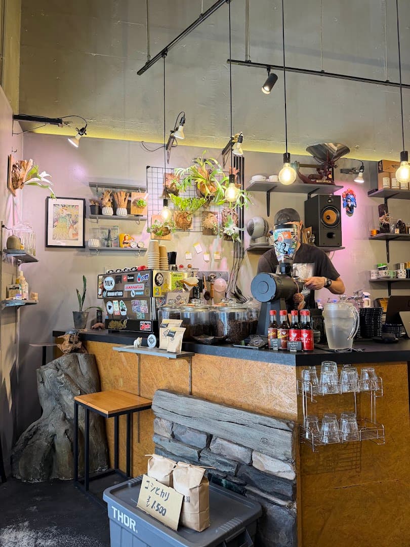 Interior of BAKU Coffee Roasters 莫珈琲焙煎所, specialty coffee shop in Tokyo