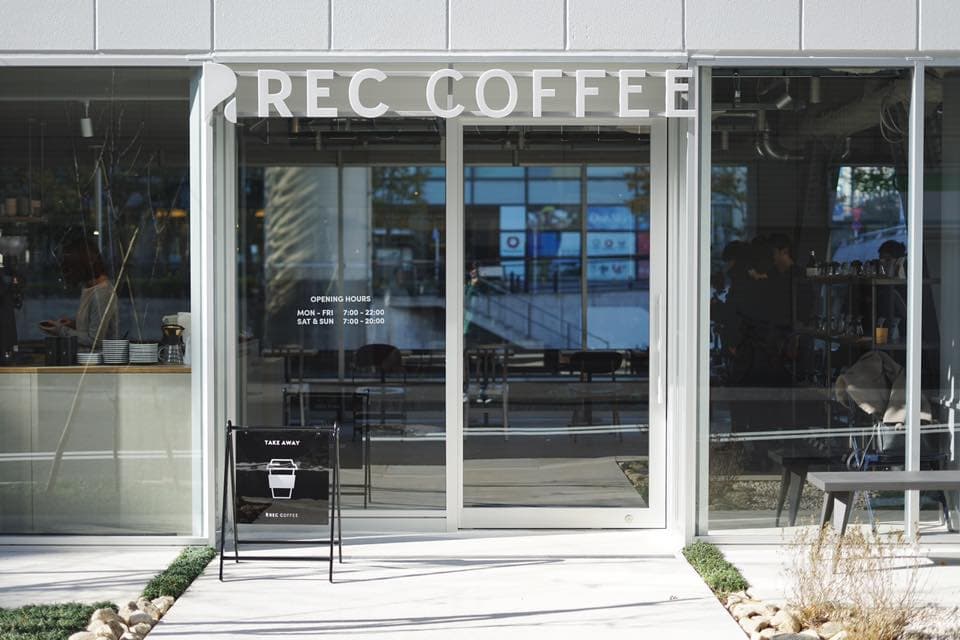 REC COFFEE Suidobashi - specialty coffee shop in Tokyo
