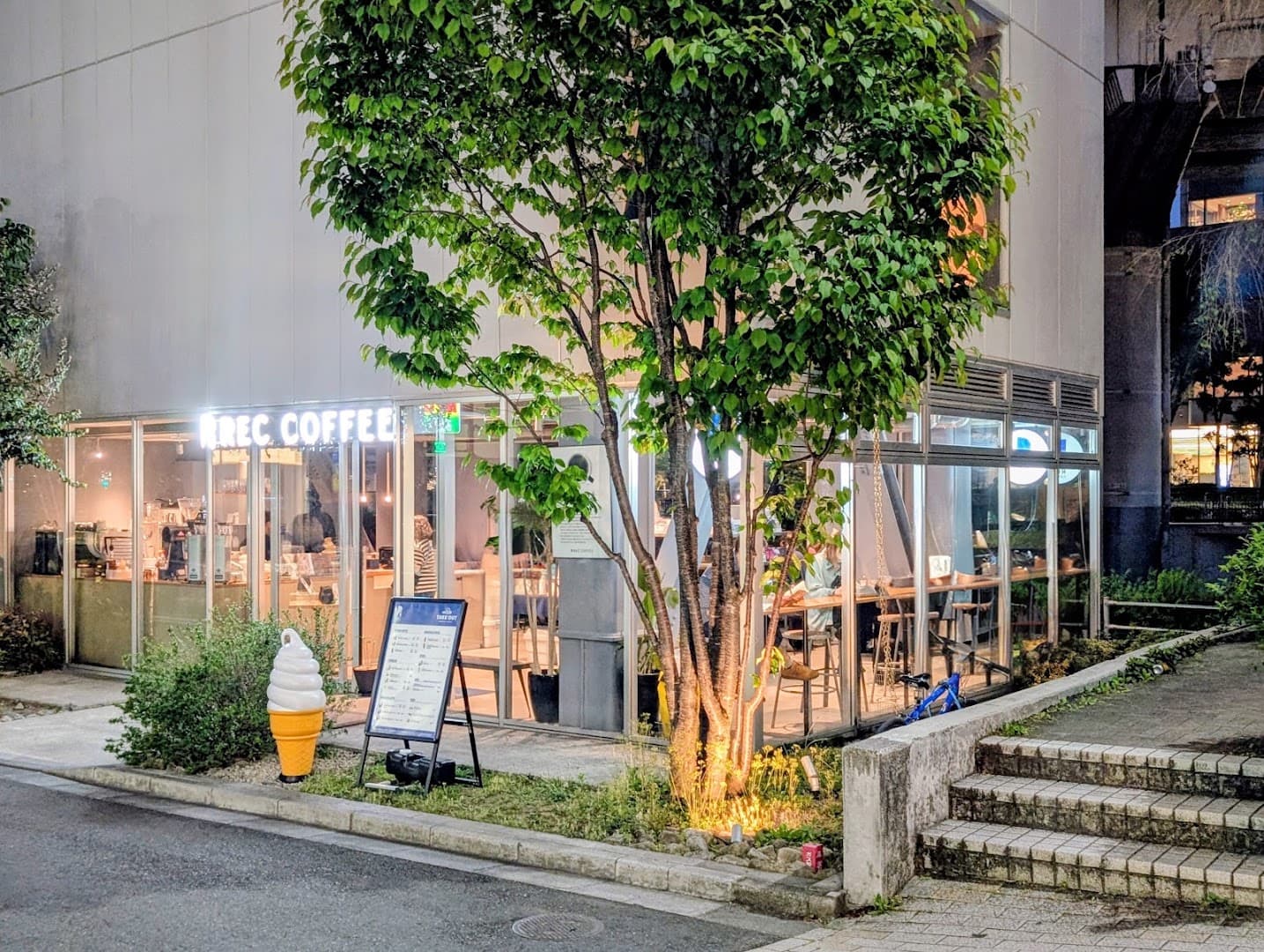 REC COFFEE Suidobashi - specialty coffee shop in Tokyo