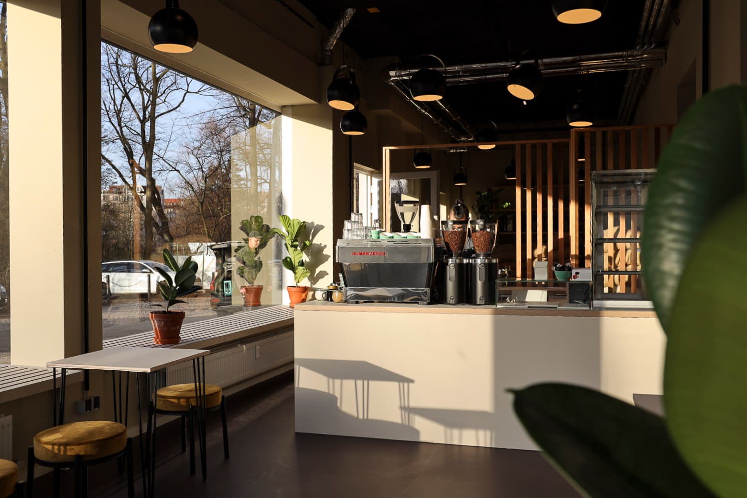 Kaffeekirsche Roastery Tempelhofer Damm specialty coffee shop in Berlin - photo 1