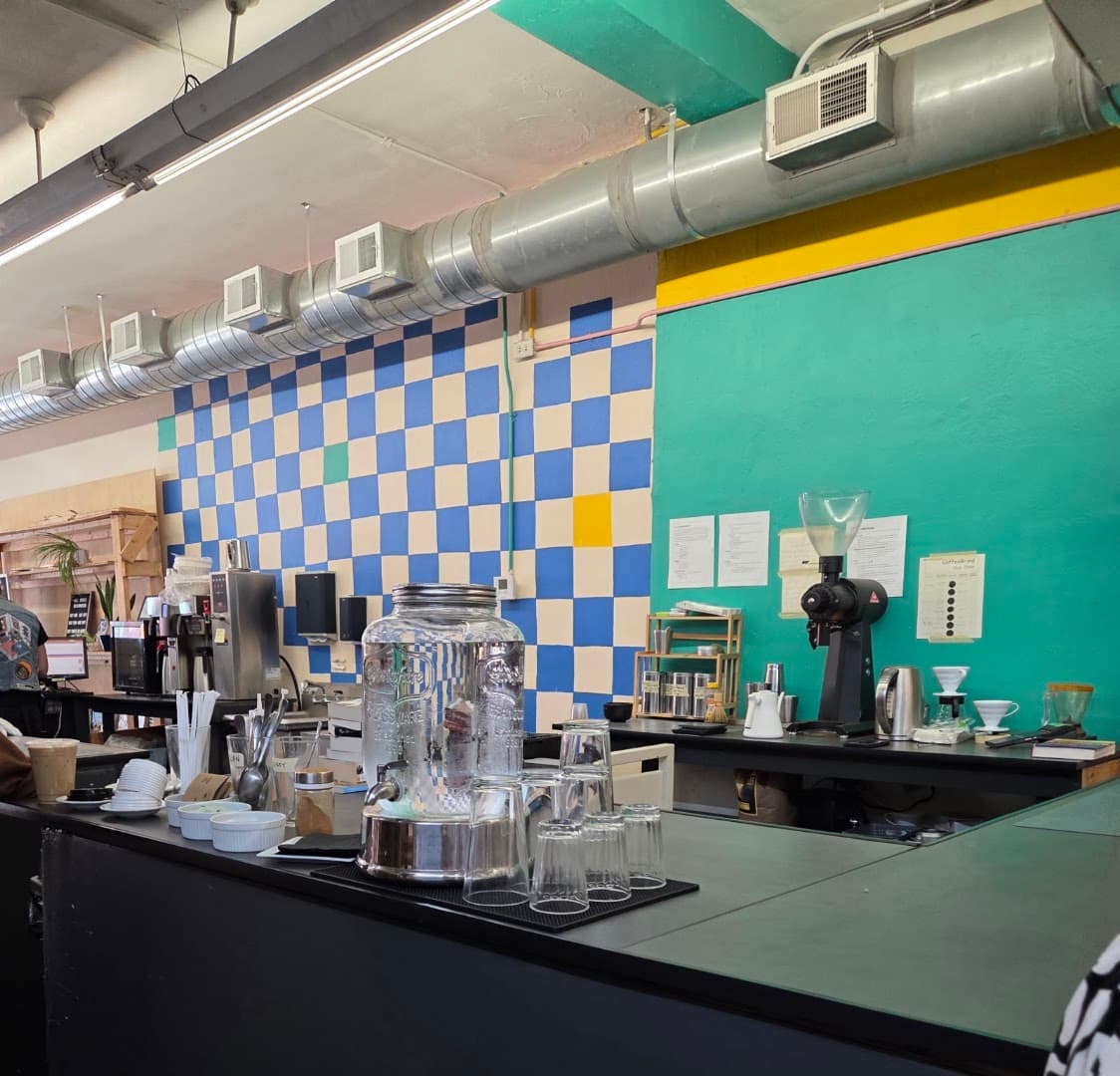 Horizontal Coffee & Books - specialty coffee shop in Cleveland