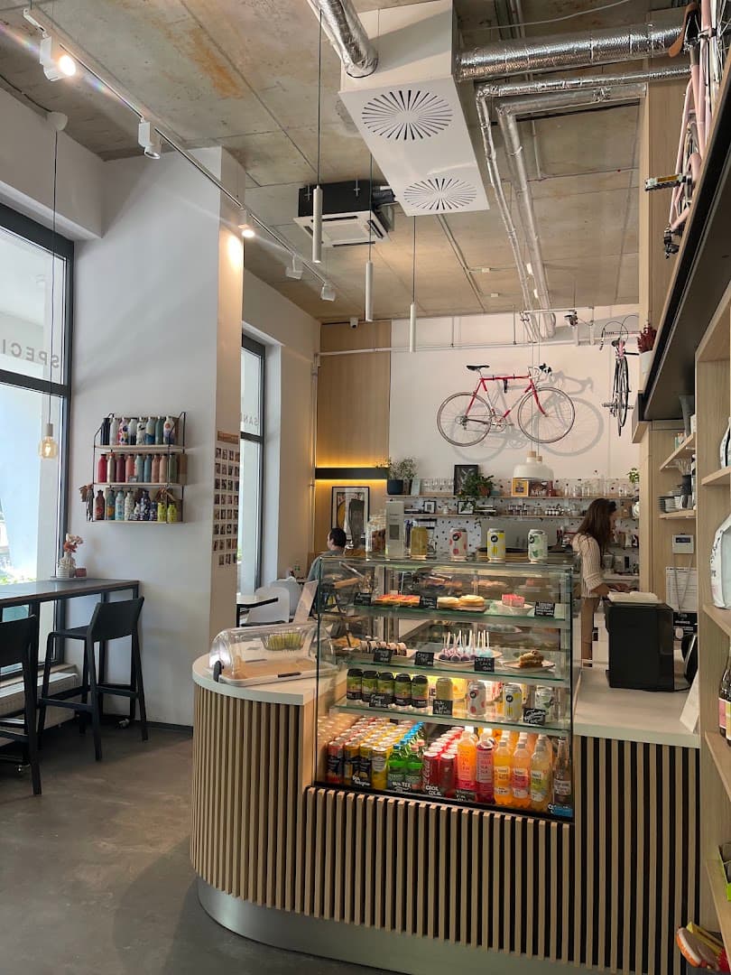 Bringiton coffee & bikes - specialty coffee shop in Budapest
