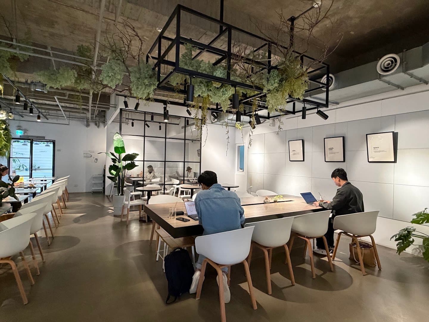 MIDDLE NAME coffee & space — specialty coffee in Taipei