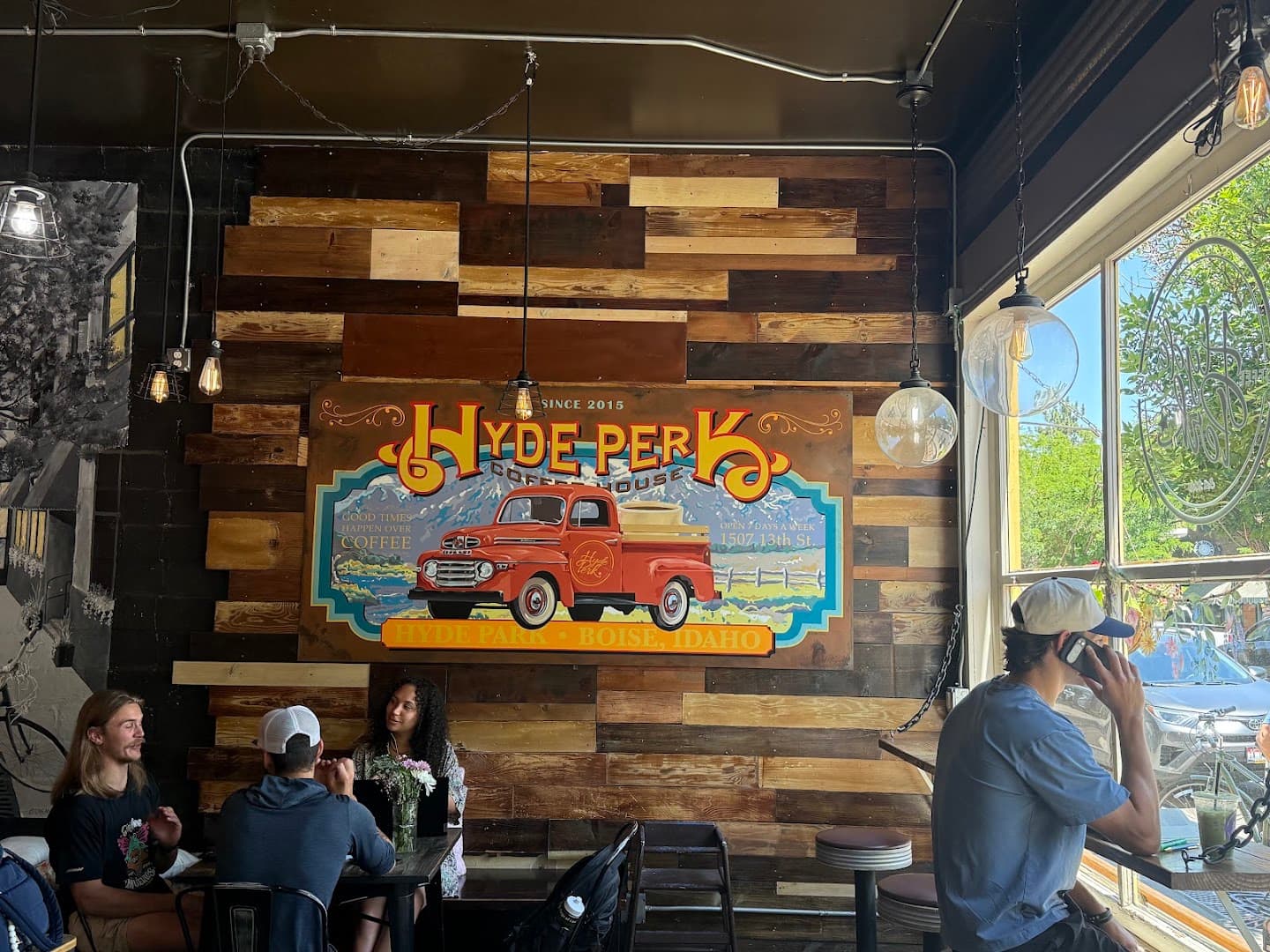 Hyde Perk Coffee House specialty coffee shop in Boise - photo 4