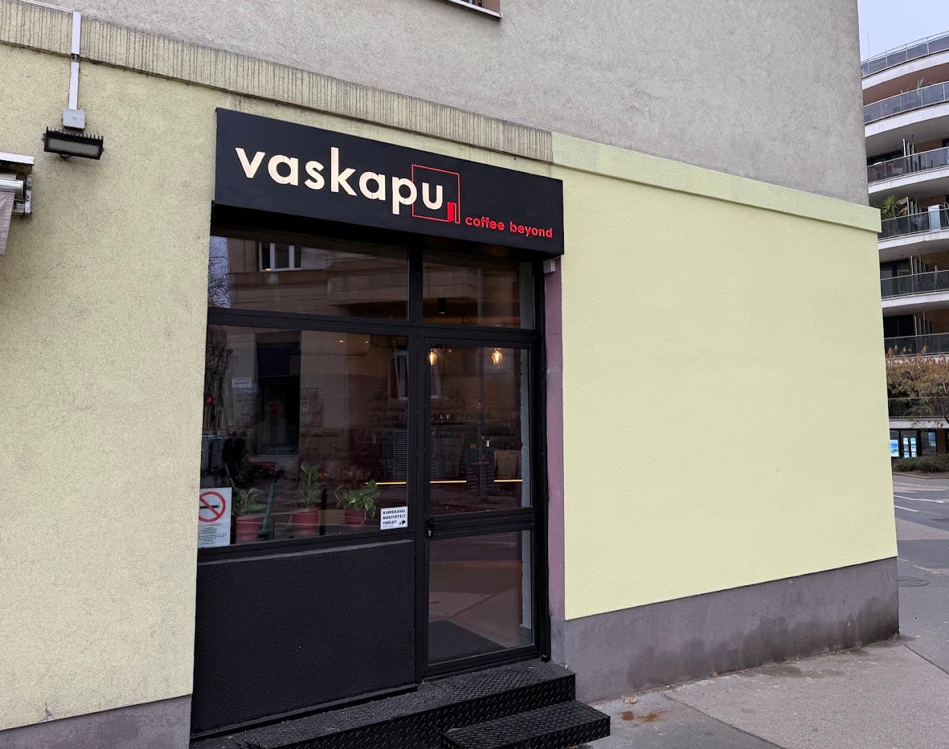 Vaskapu - Coffee Beyond specialty coffee shop in Budapest - photo 9
