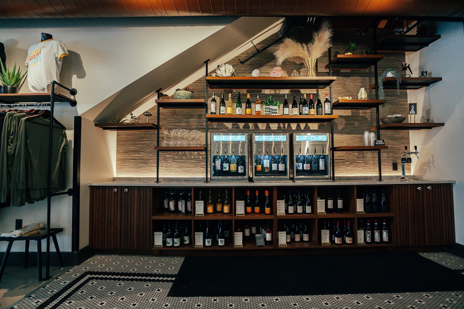 Interior of Stone Creek Coffee - Whitefish Bay Cafe & Kitchen, specialty coffee shop in Milwaukee