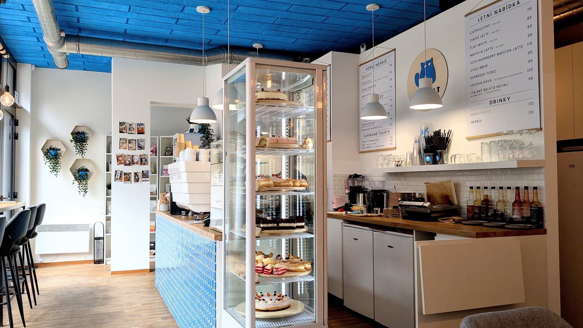 Interior of Tomcat coffee Košíře, specialty coffee shop in Prague