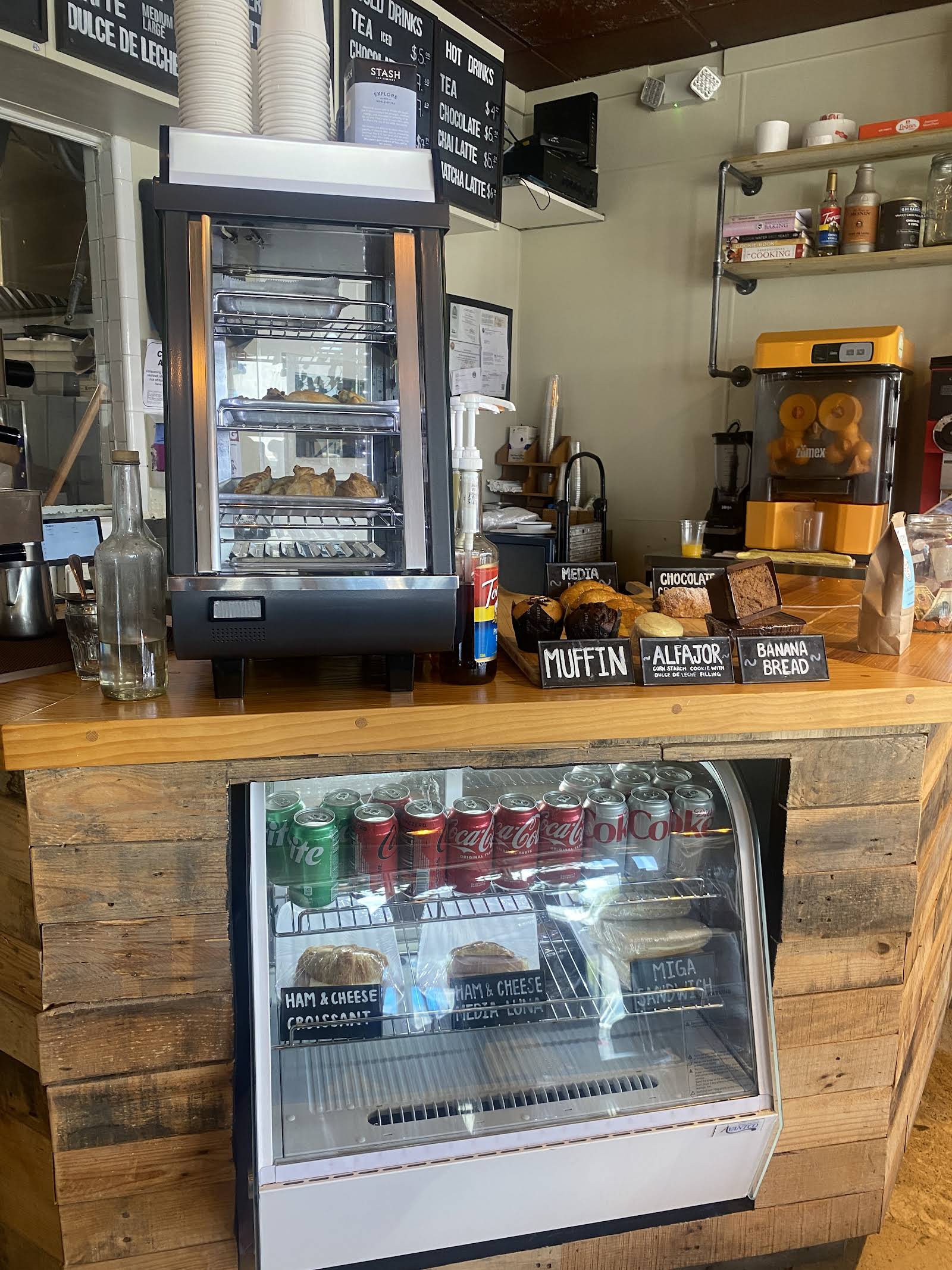 Cachito Coffee and Bakery - specialty coffee shop in Miami