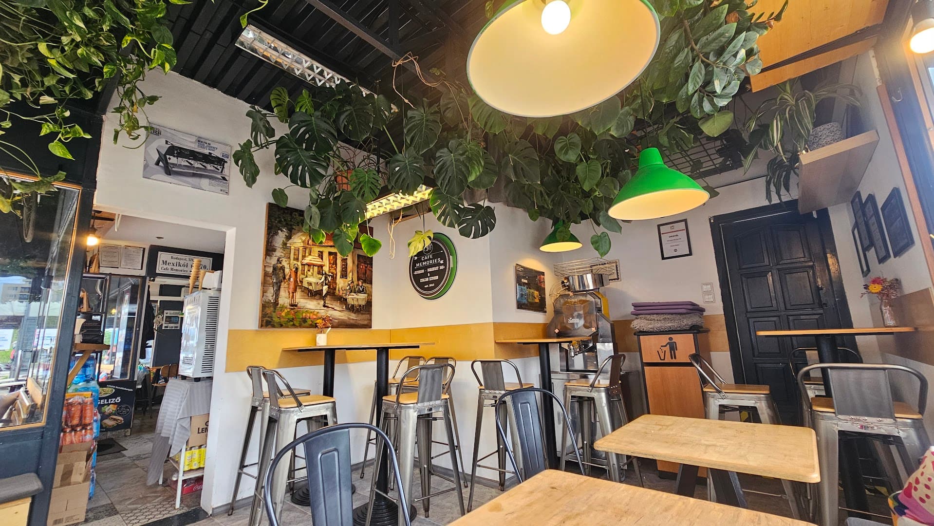 Memories Cafe specialty coffee shop in Budapest - photo 3