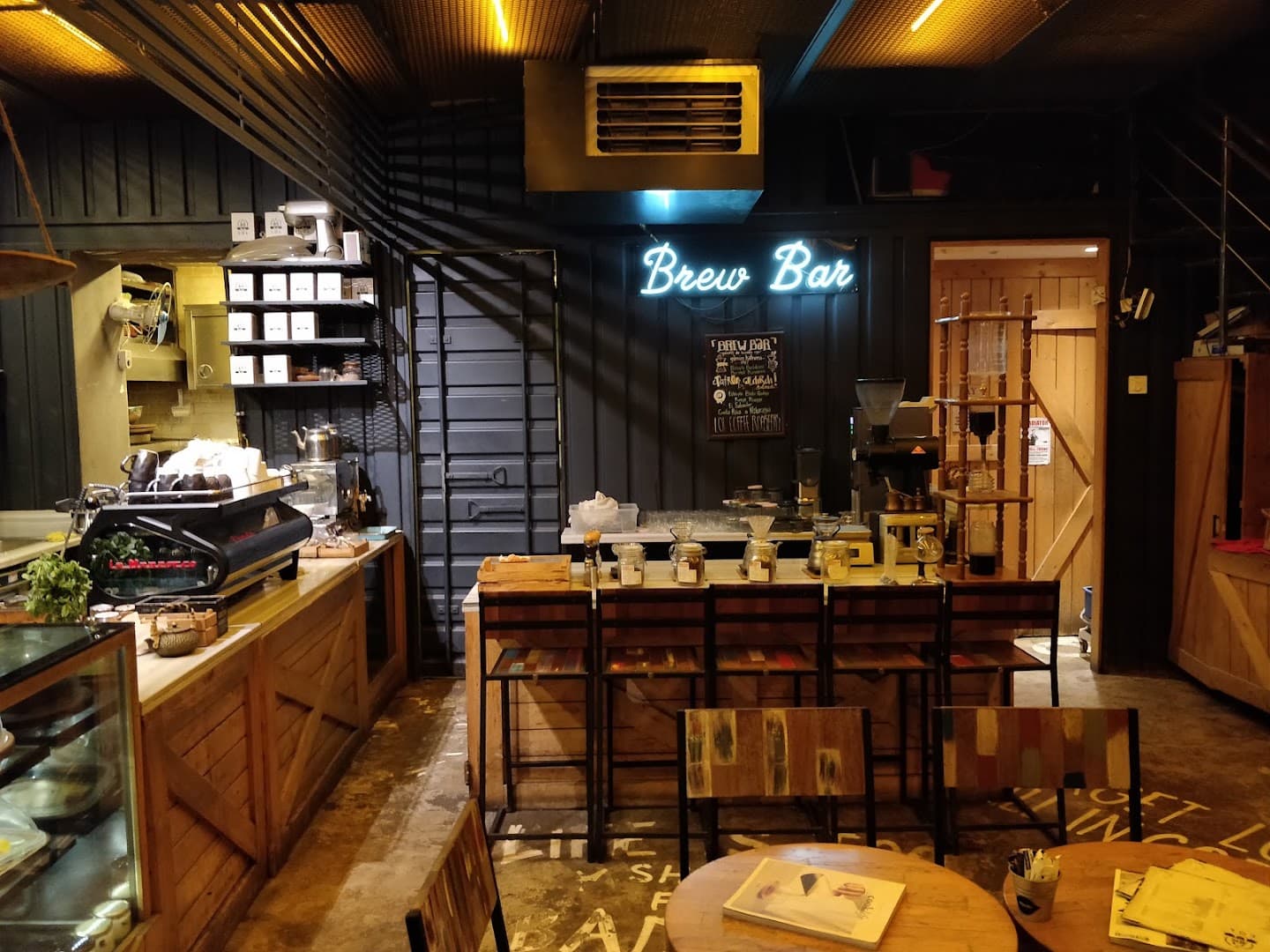 Lol Coffee Roasters specialty coffee shop in Istanbul - photo 3