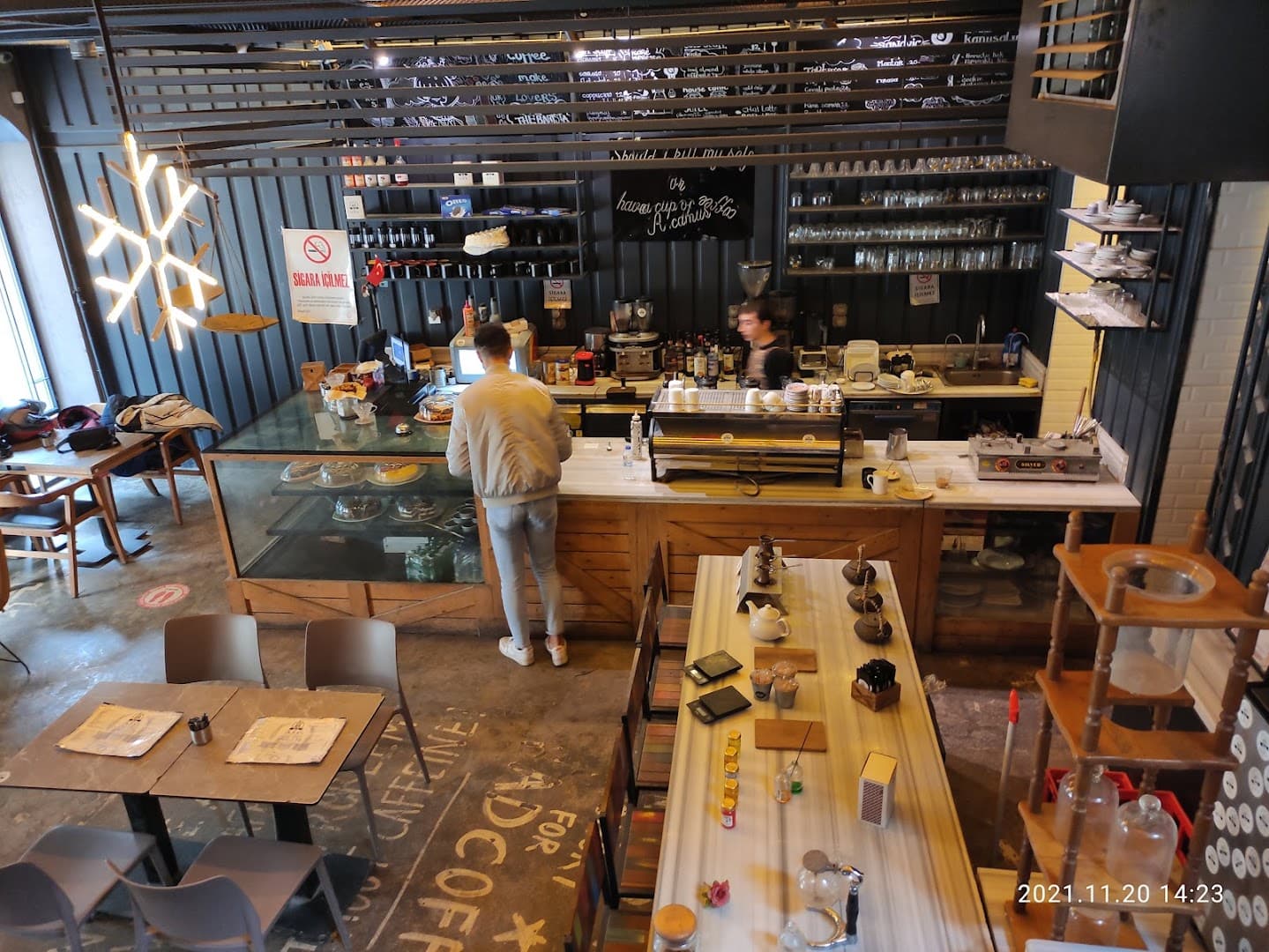 Lol Coffee Roasters specialty coffee shop in Istanbul - photo 4