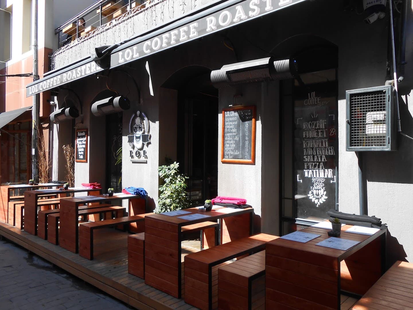 Lol Coffee Roasters specialty coffee shop in Istanbul - photo 5