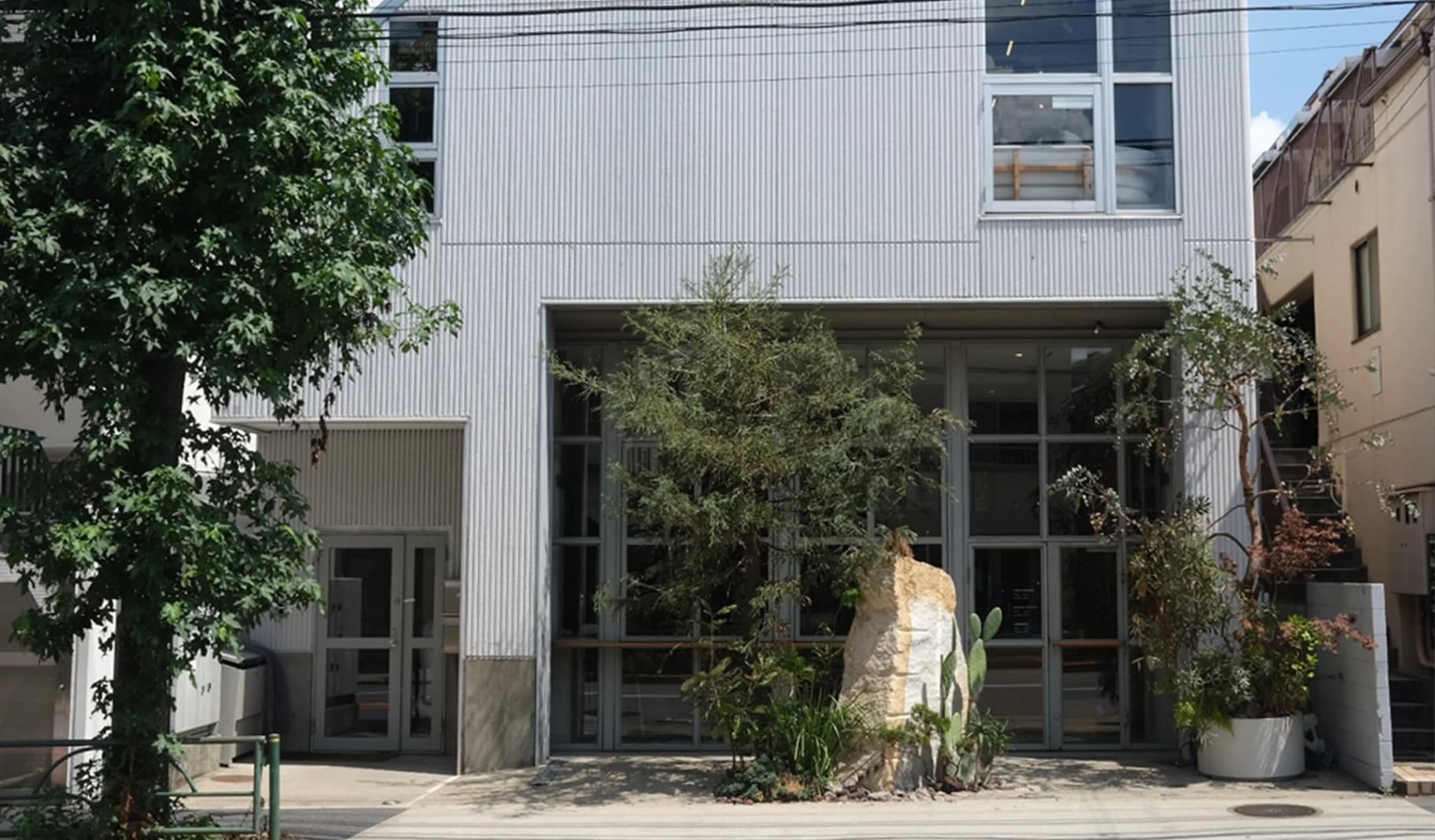 Onibus Coffee (Nakameguro 3-chome Store) - specialty coffee shop in Tokyo