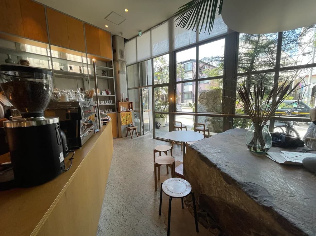 Onibus Coffee (Nakameguro 3-chome Store) - specialty coffee shop in Tokyo