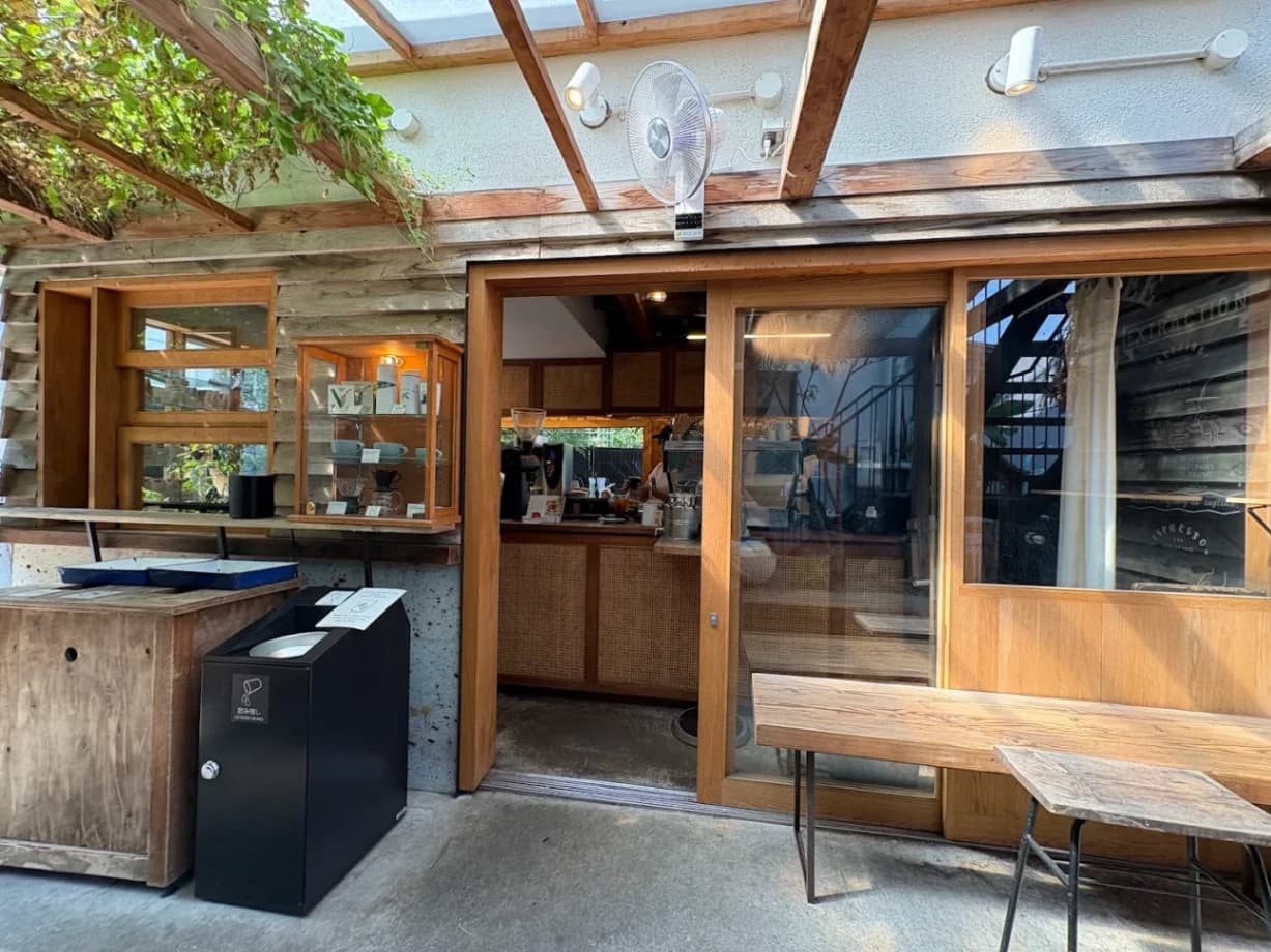 Onibus Coffee (Nakameguro Station Store) - specialty coffee shop in Tokyo