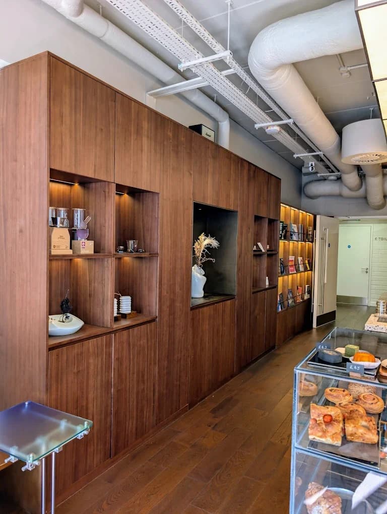 Calico specialty coffee shop in London - photo 11