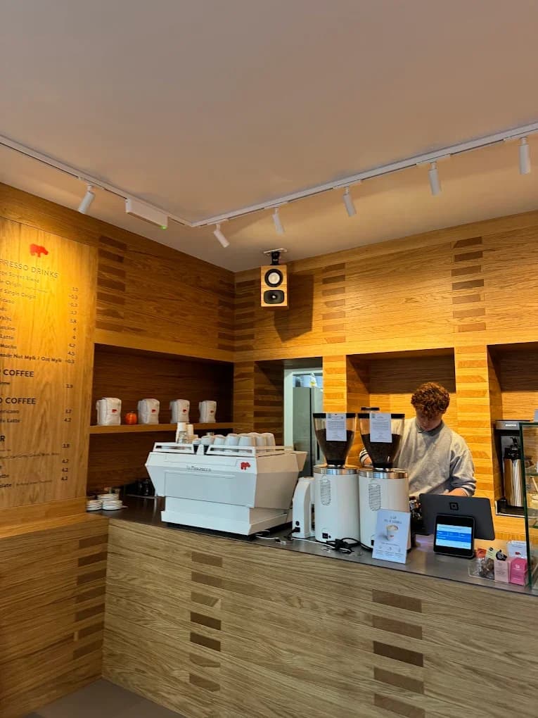 Kiss the Hippo (Spitalfields) specialty coffee shop in London - photo 3