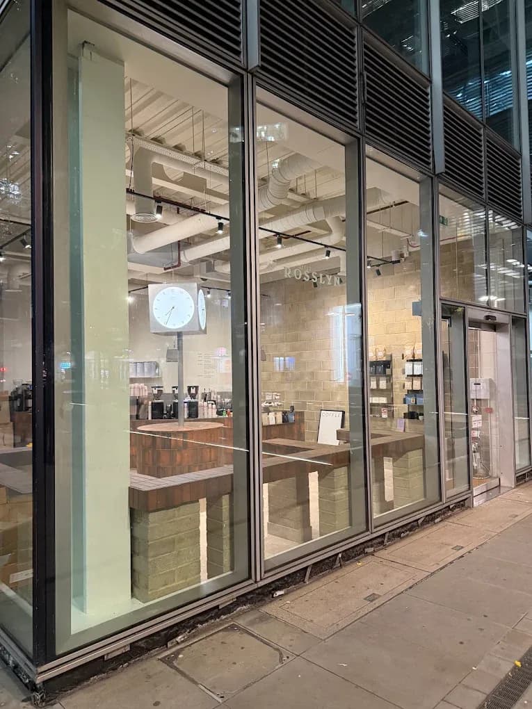 Rosslyn (Fenchurch Street Station) - specialty coffee shop in City of London