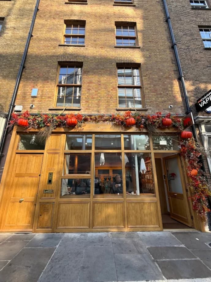 Kiss the Hippo (Spitalfields) specialty coffee shop in London - photo 7