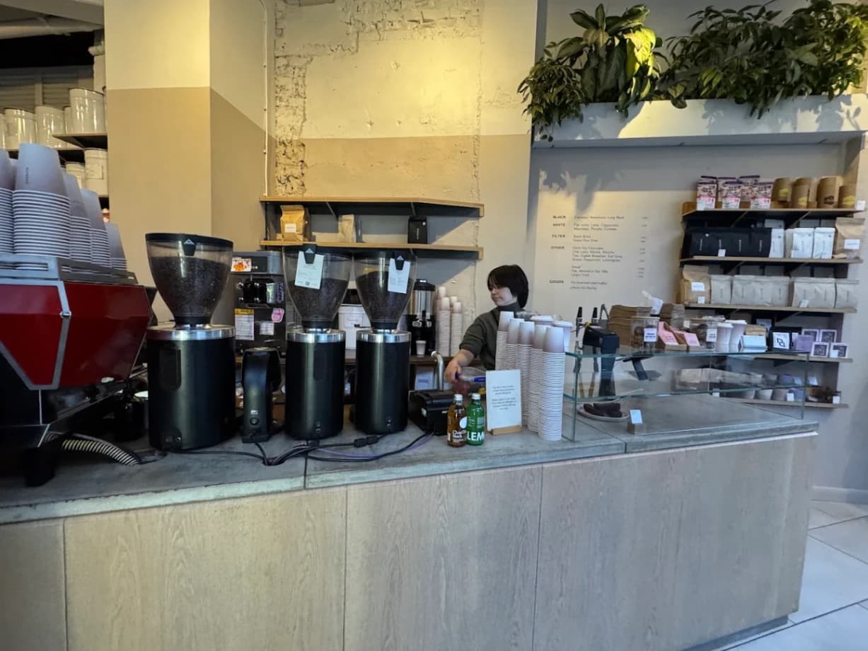 Rosslyn (78 Queen Victoria St) specialty coffee shop in London - photo 6
