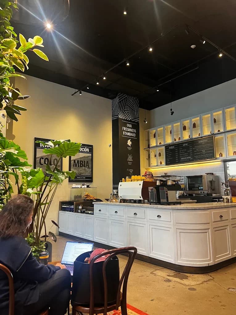 Devoción Midtown specialty coffee shop in New York - photo 8