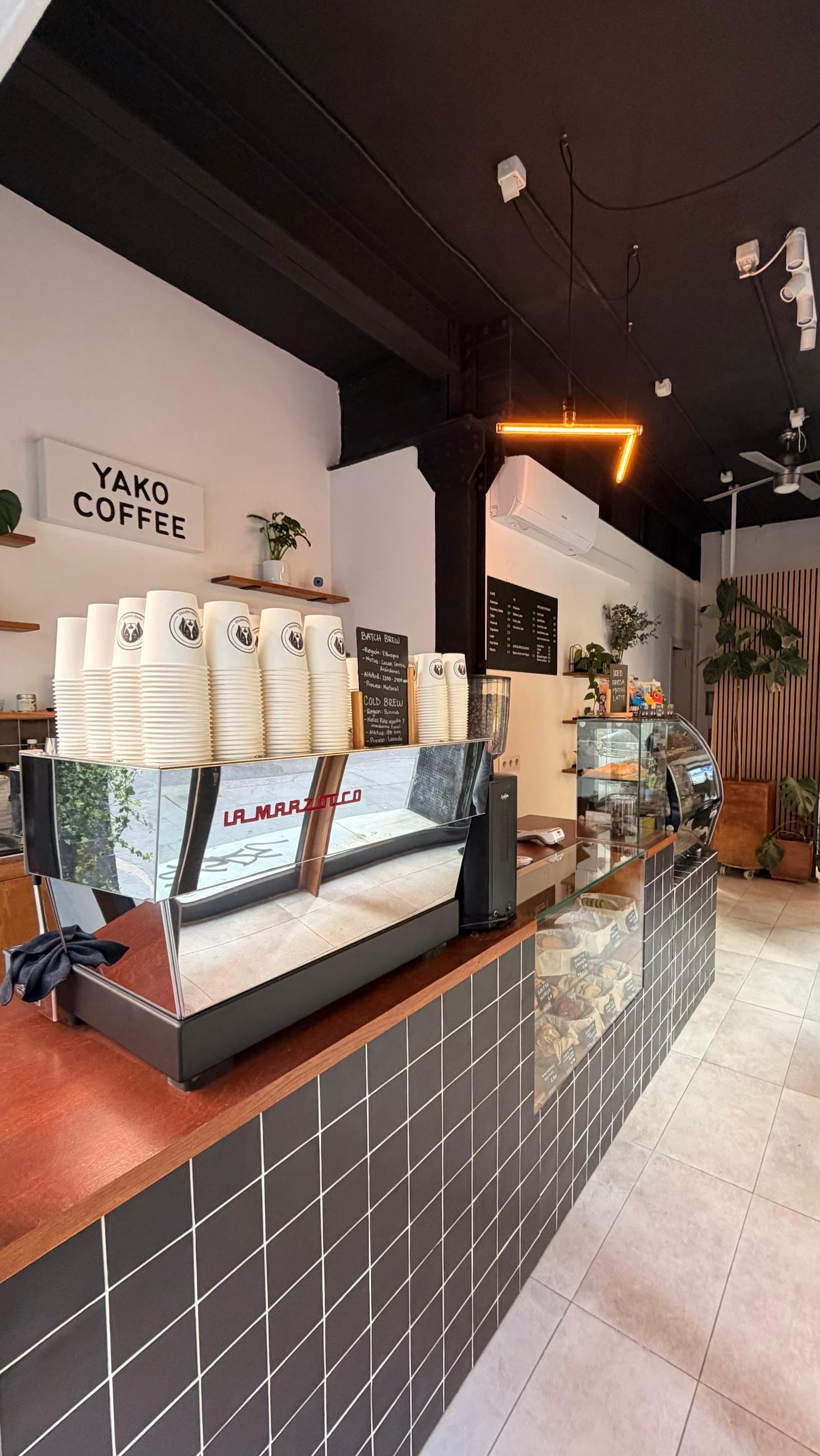 Yako Coffee - specialty coffee shop in Barcelona