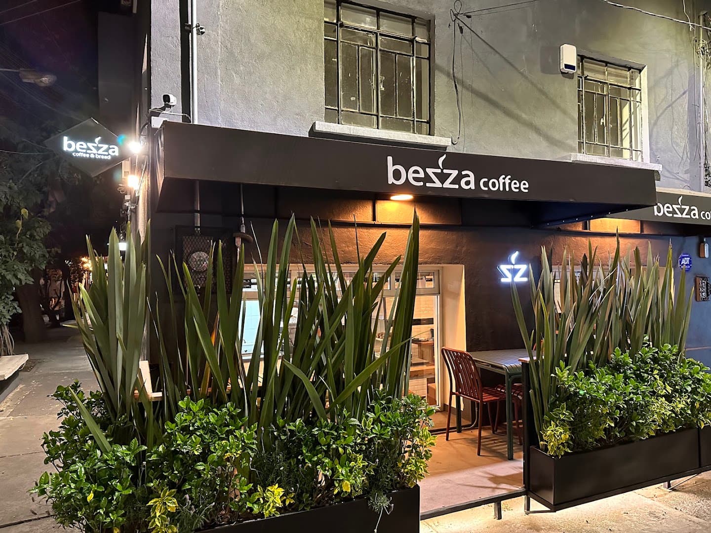 Storefront of Bezza Coffee, specialty coffee shop in Mexico City