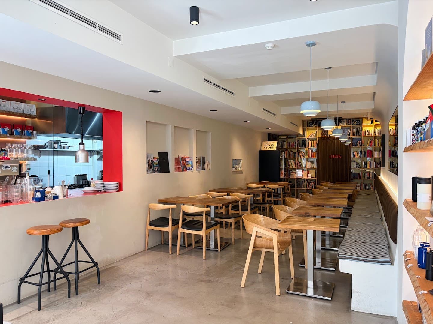 Liberty: brunch, coffee & books - specialty coffee shop in Lisbon