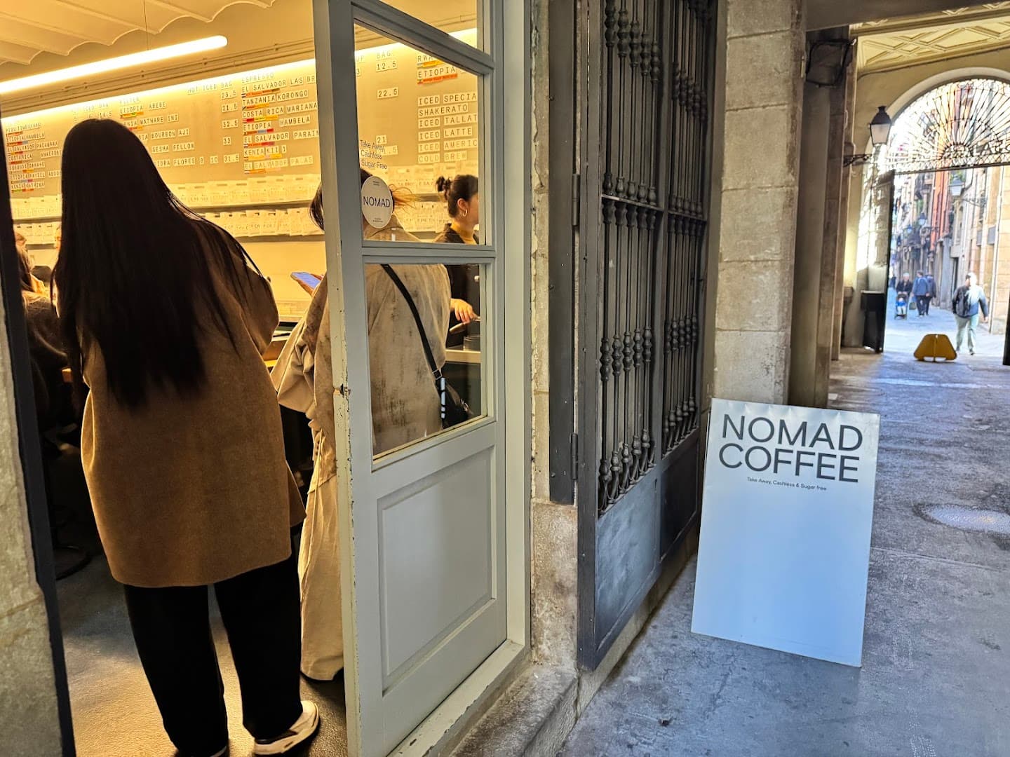 Nomad Coffee Bar (ex Coffee Lab) specialty coffee shop in Barcelona - photo 14