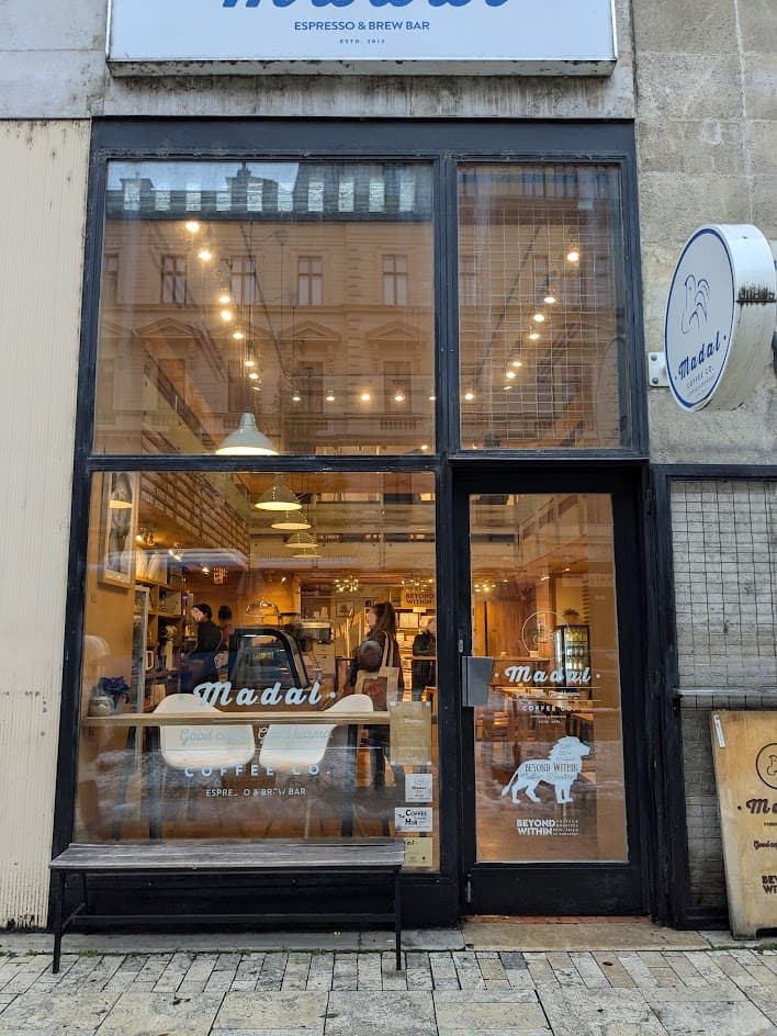 Madal Cafe - specialty coffee shop in V. kerület