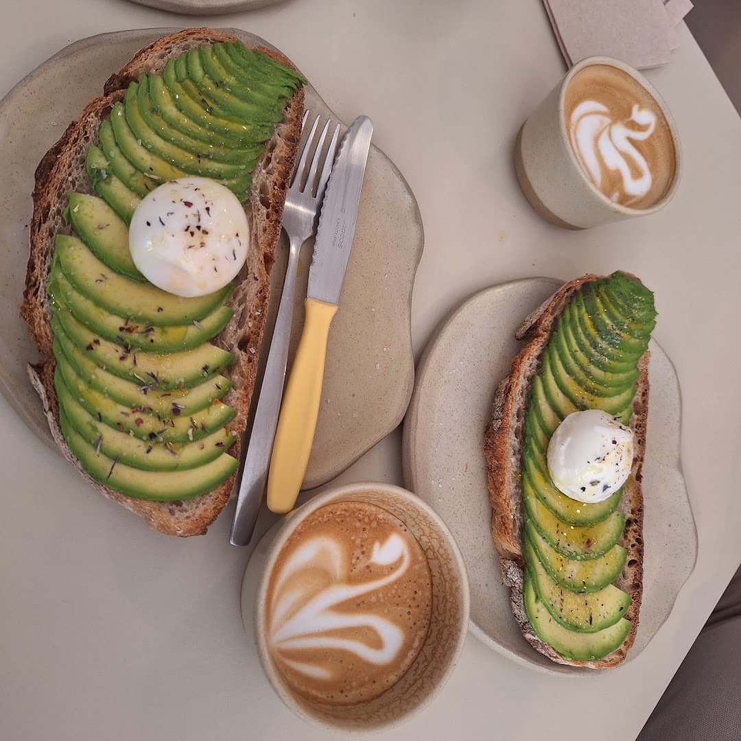 Dot Café Bar - specialty coffee shop in Madrid