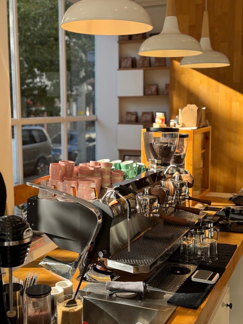 Interior of Quishr, specialty coffee shop in Athens