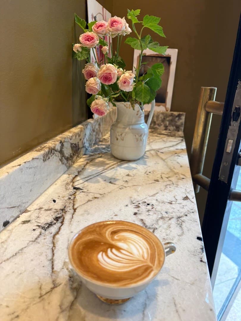 Café Aouba Rosiers - specialty coffee shop in Paris