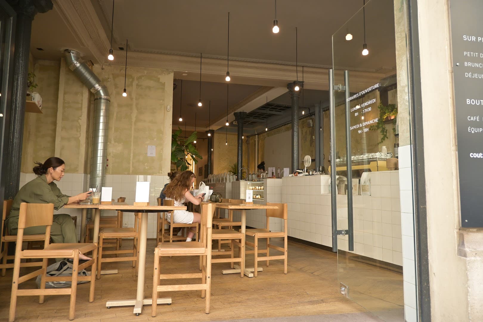 Coutume - specialty coffee shop in Paris