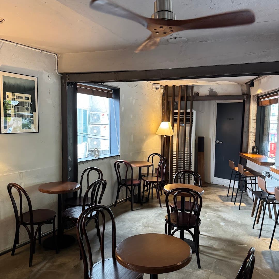 센트럴사이트 연남점 (Centralsite Coffee Roasters) - specialty coffee shop in Seoul